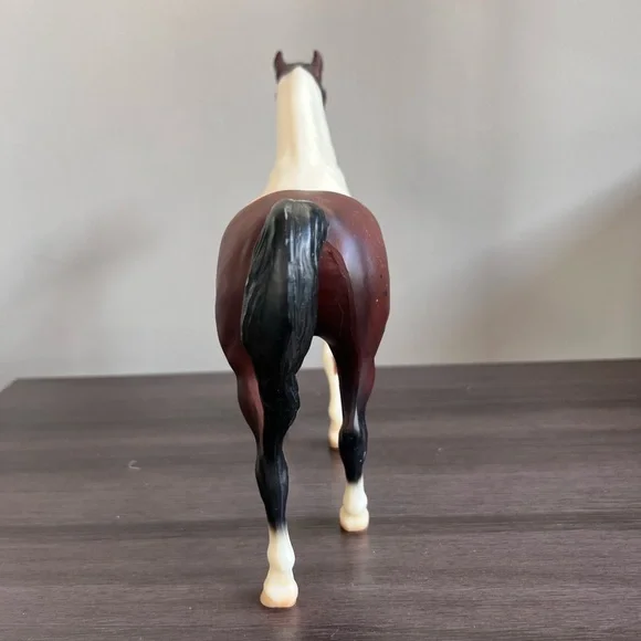 Breyer Horse Karma Gypsy, Pinto Half Arab #948 - Picture 5 of 10
